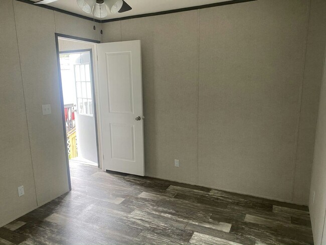 Photo - 1250 Lakeview Dr