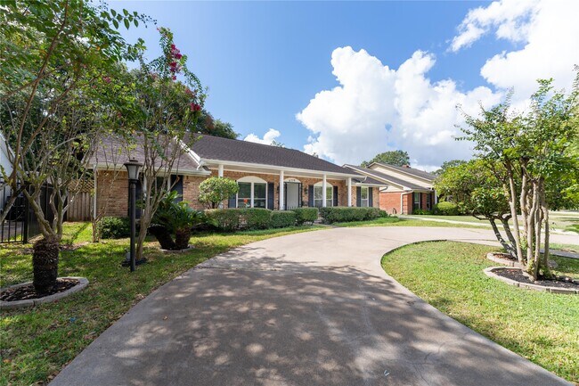 Photo - 6119 S Braeswood Blvd