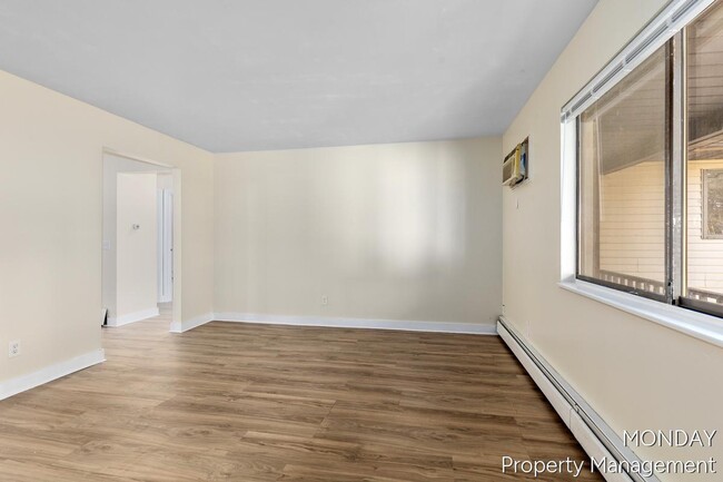 Photo - 143 Gaines St SE