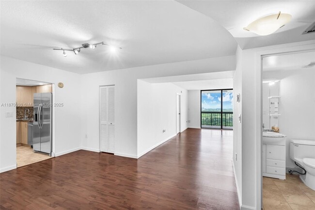 Building Photo - 2333 Brickell Ave Unit 2708 Rental