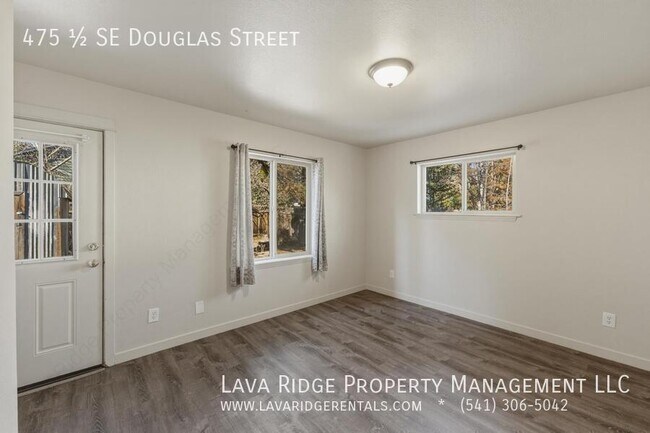 Photo - 475 SE Douglas St