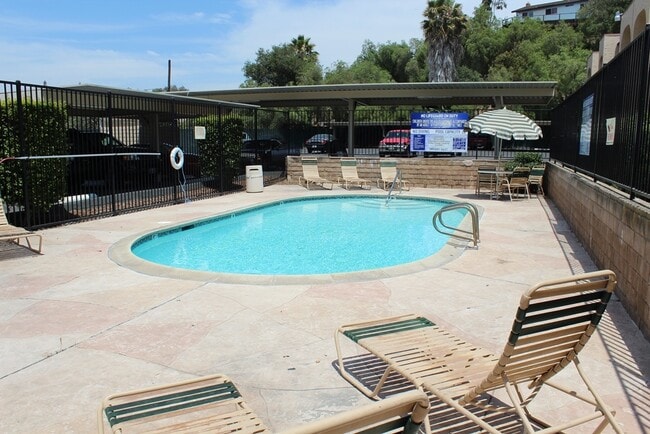 Building Photo - $500 Move In Special! Updated 2 BD, 2 BA Condo - Balcony w/ Views of Mt Helix!!