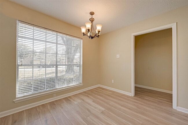 Photo - 2928 Laurelridge Dr