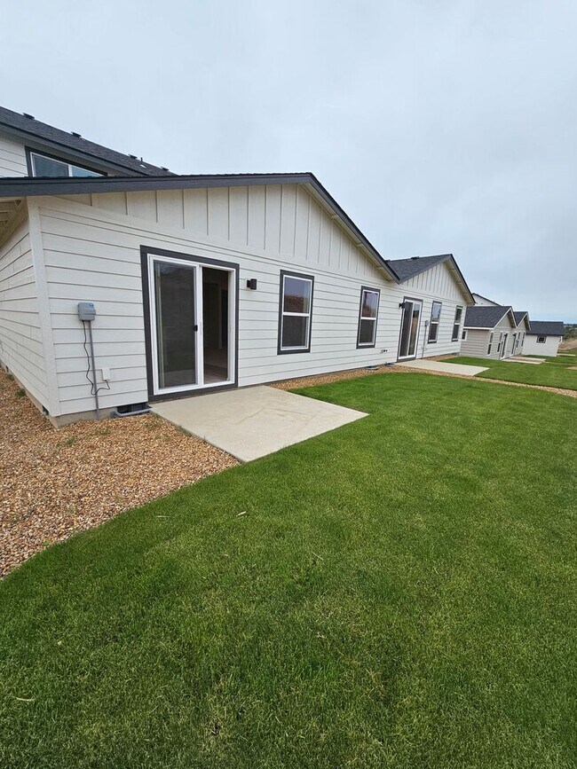 Photo - New Construction 3 Bedroom Townhome-Style Duplex – Modern Living in Madras