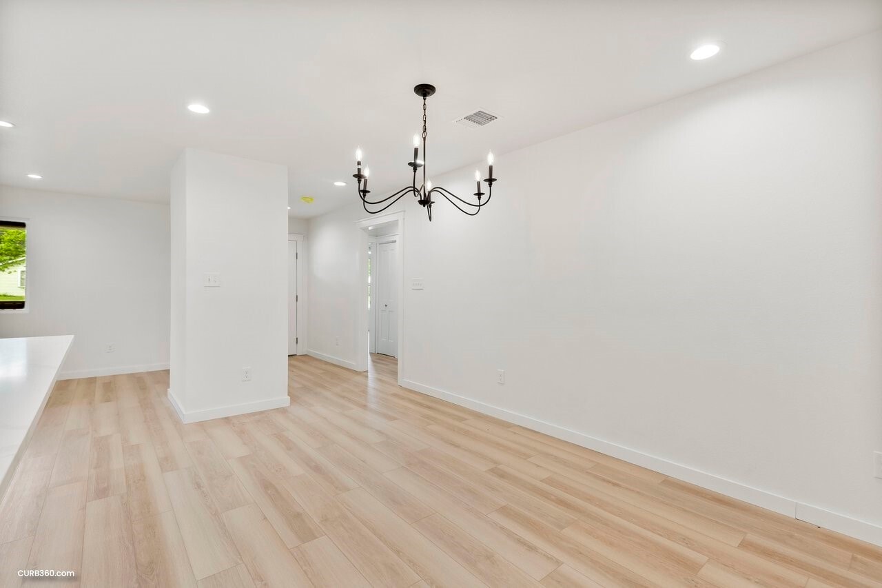 Photo - 381 Perryman St