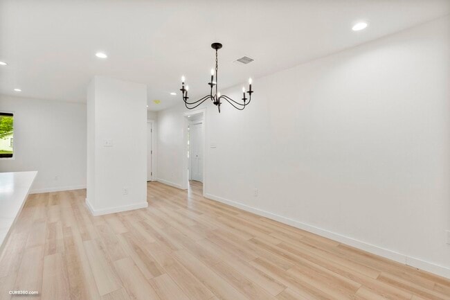 Photo - 381 Perryman St