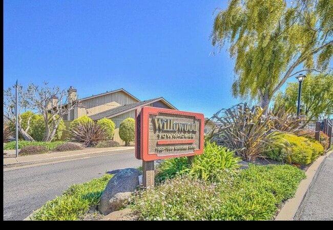 Building Photo - 1868 Cherokee Dr