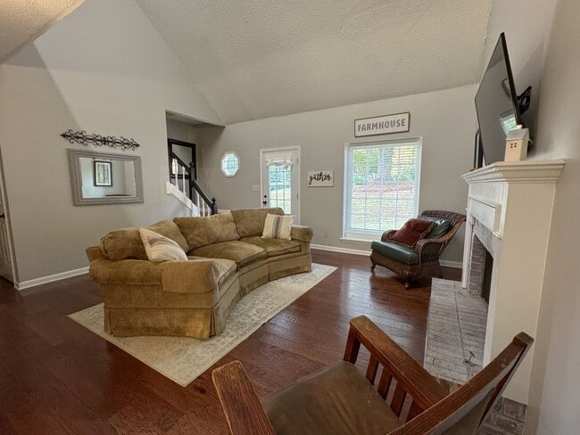 Photo - 1088 Colony Dr