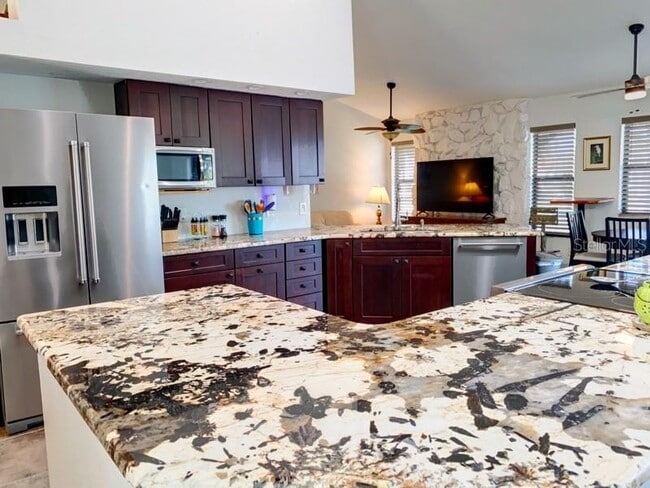 Photo - 572 Belvedere Ct