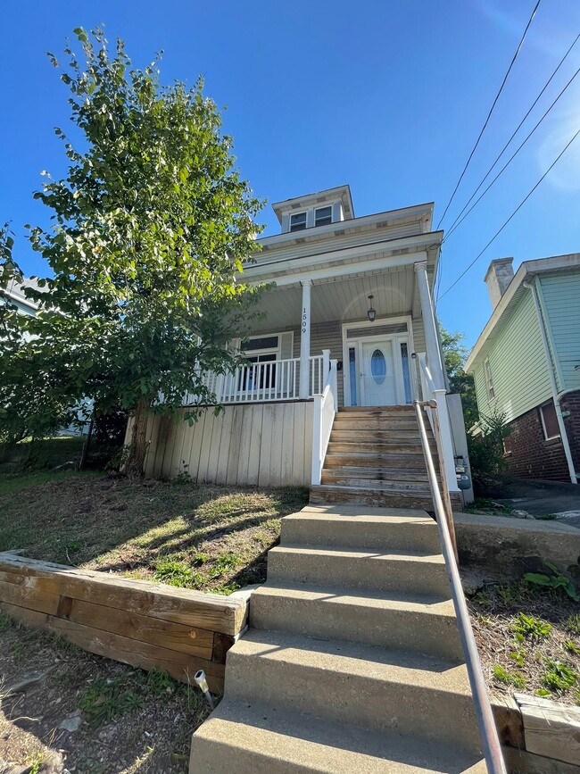 Photo - 1509 Methyl St House