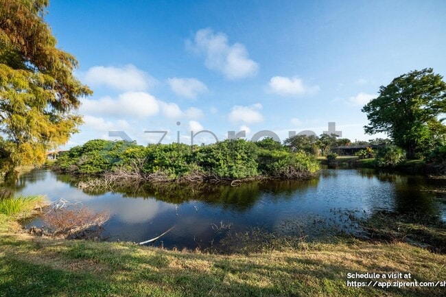 Photo - 468 Laurencin Dr