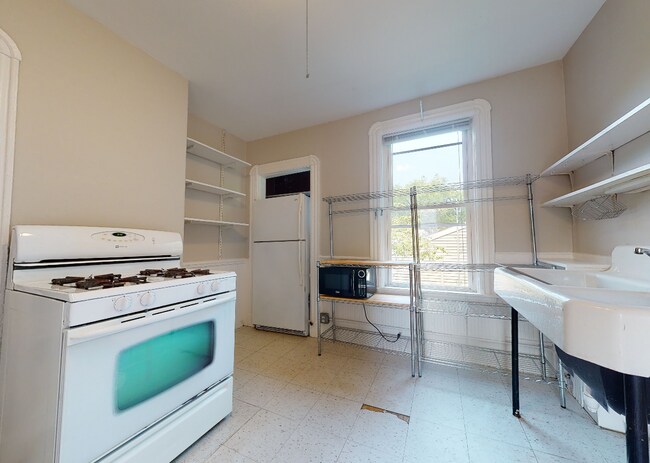 Building Photo - 568 Green St Unit 3 Rental