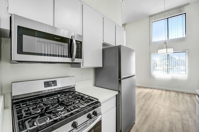 Photo - 3415 McLaughlin Ave in Mar Vista!  Steps t...