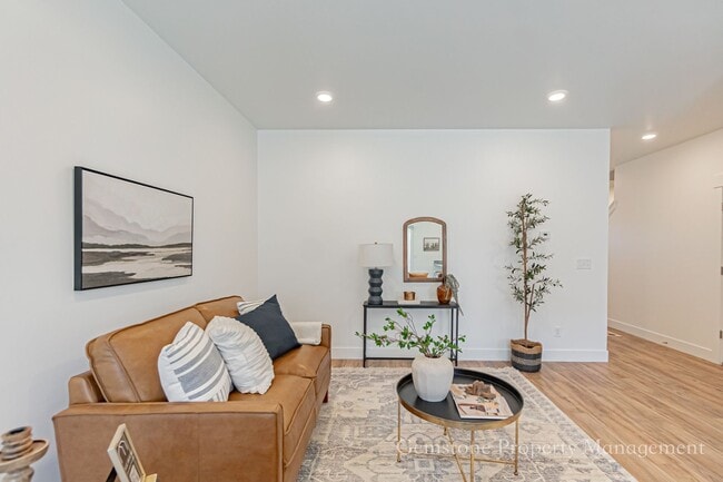 Photo - Darling 3 Bed 2.5 Bath Townhome located in...