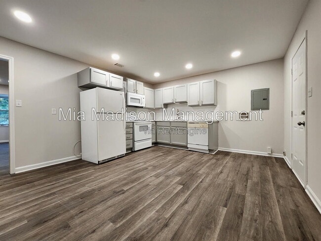 Photo - 111 E Mell St Unidad 16