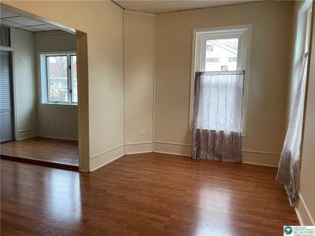 Photo - 2066 Grape St