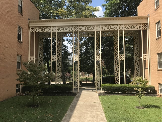 The Royal Plaza Rockwel Realty Leasing
