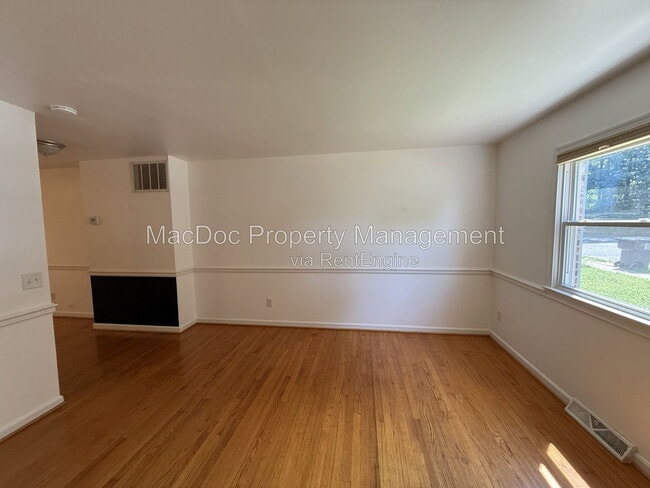 Photo - 431 Ridgemore St