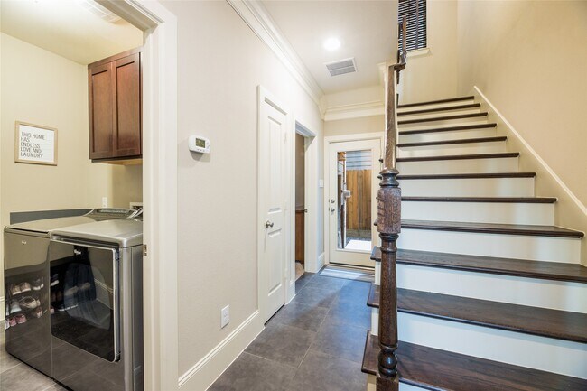 Photo - 769 Waverly St