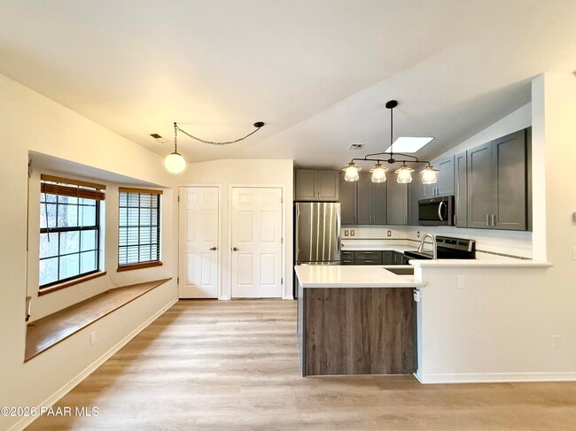 Photo - 1595 Sierry Peaks Dr
