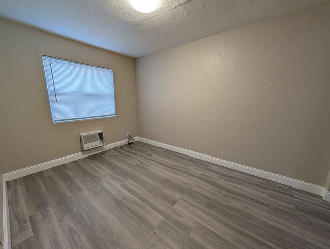 Photo - 2300 Douglas St