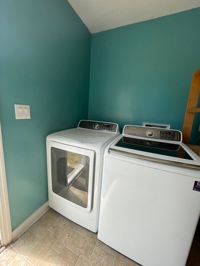 Photo - 3 Bedroom / 2 Bath Home Near Campus!