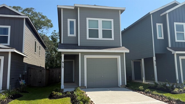 Building Photo - 913 Pertuso Ln