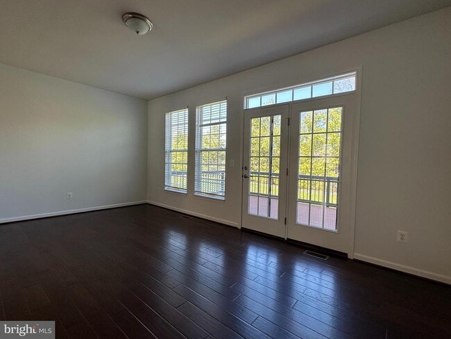 Photo - 25274 Gothic Square