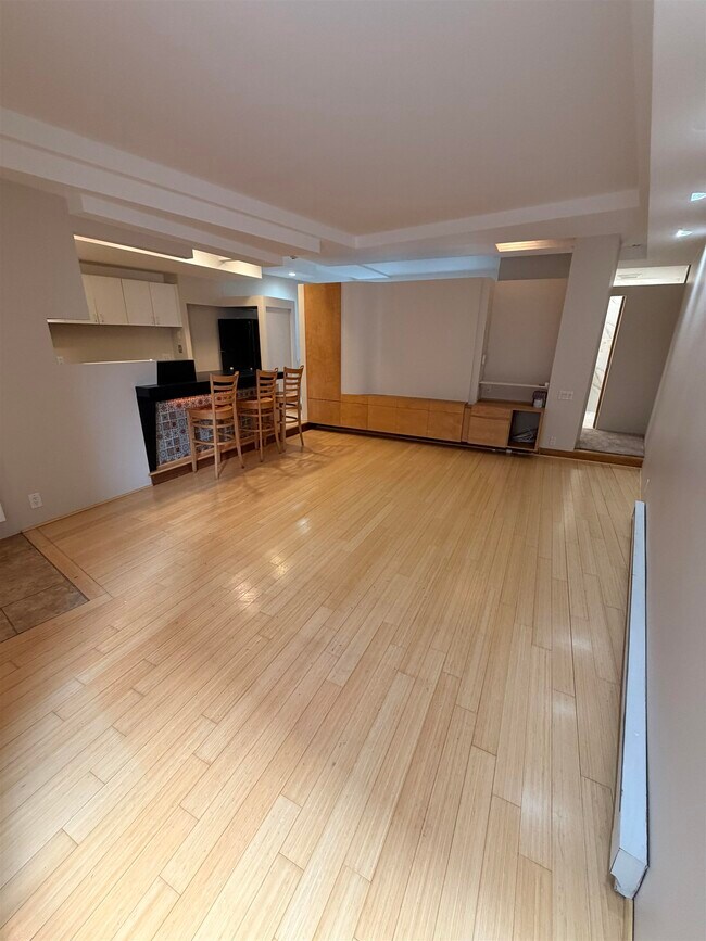 Photo - 401 State Street Unidad #P101