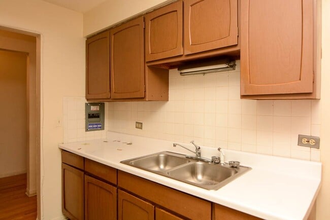 Photo - 515 W Briar Pl Unit 105