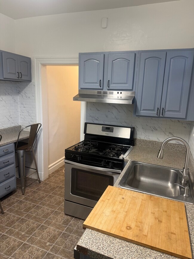 Building Photo - 22 Sherwood Ave Unit 1