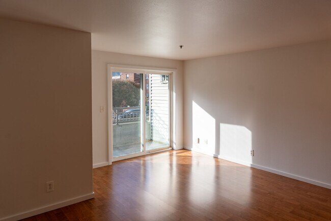 Photo - Convenient Updated Studio on Capitol Hill Unidad N103
