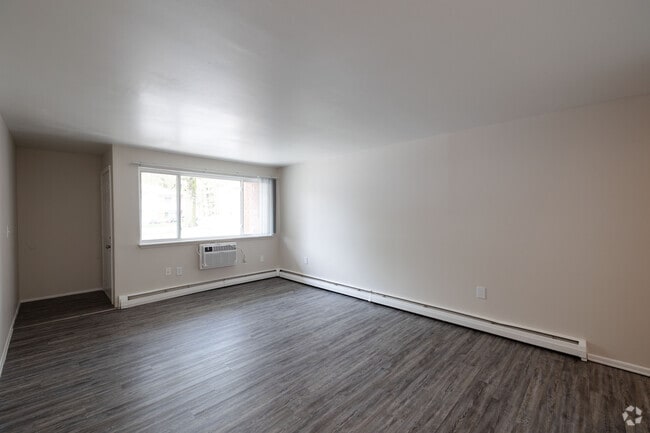 2BR, 1BA - 775SF - Deer Valley Apartments