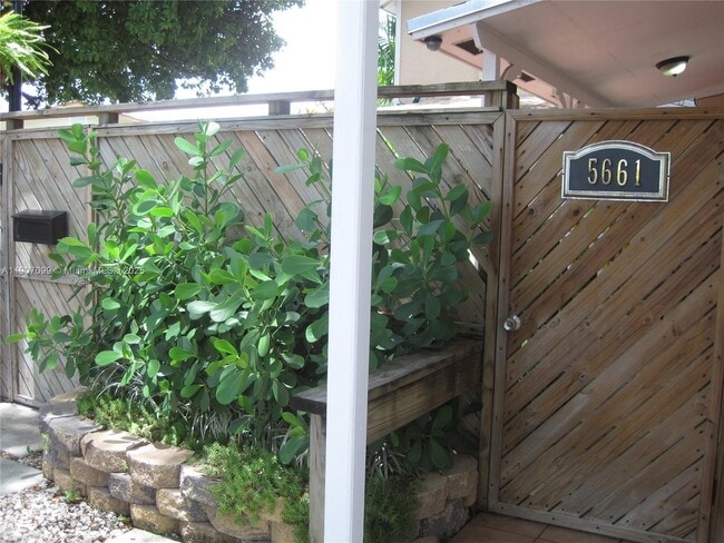 Photo - 5661 SW 4th St