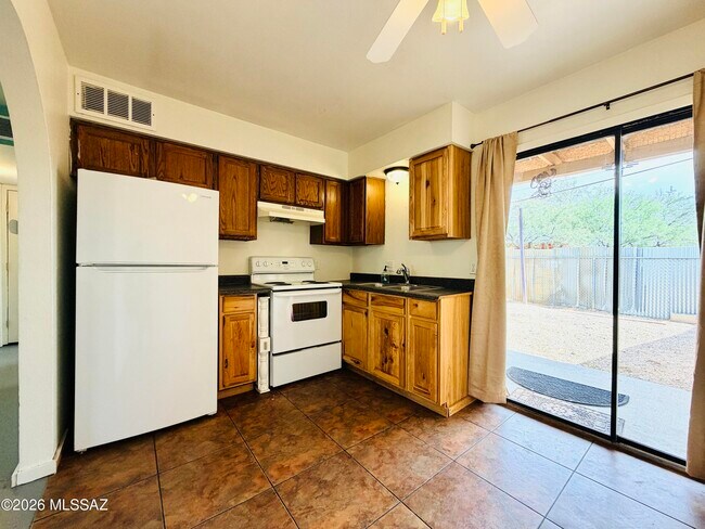 Photo - 1028 E Hedrick Dr