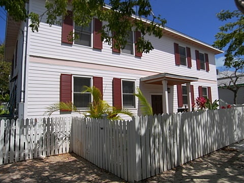 Building Photo - 717 Emma St Unit C