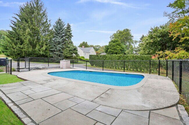Photo - 11 Augustus Ln
