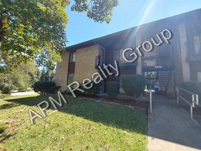 Building Photo - One bedroom in quiet Rosewood