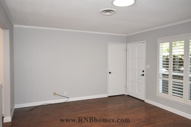 Photo - 415 Sutton Pl