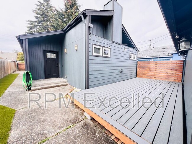 Photo - 107 N St. NE