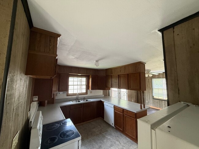Building Photo - 308 Poplar St Rental