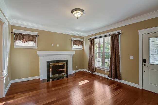 Photo - 5042 7th Ave NE