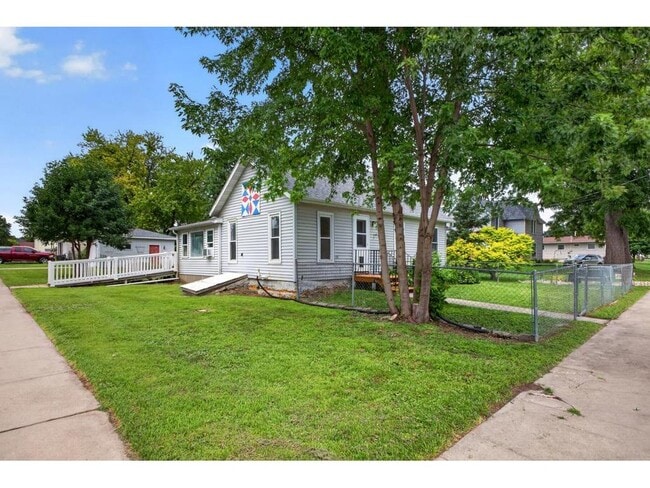 17 2nd St NE