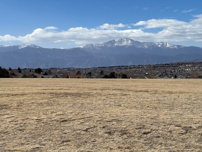 Photo - Cozy 3-bed, 2.5-bath home in desirable Stetson Ridge.
