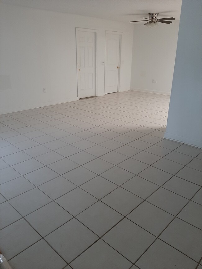 SALÓN COMEDOR COMBINADO - 397 S Orange Ave