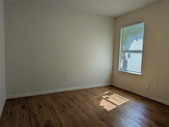 Building Photo - 13831 Maximos Dr