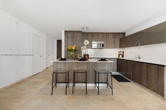 Photo - 88 SW 7th St Unidad 3410