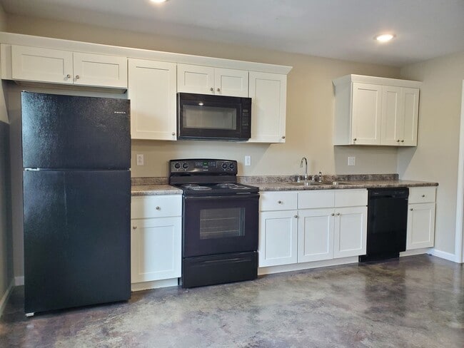 Photo - 3 Bedroom, 1 Bath House Unit White House 200