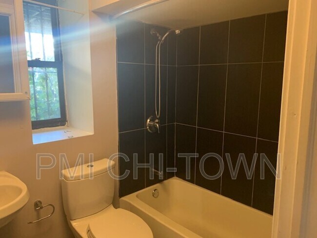 Photo - 1114 E 62nd St