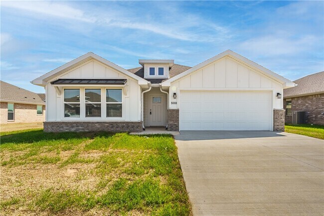 Photo - 800 Lewis St